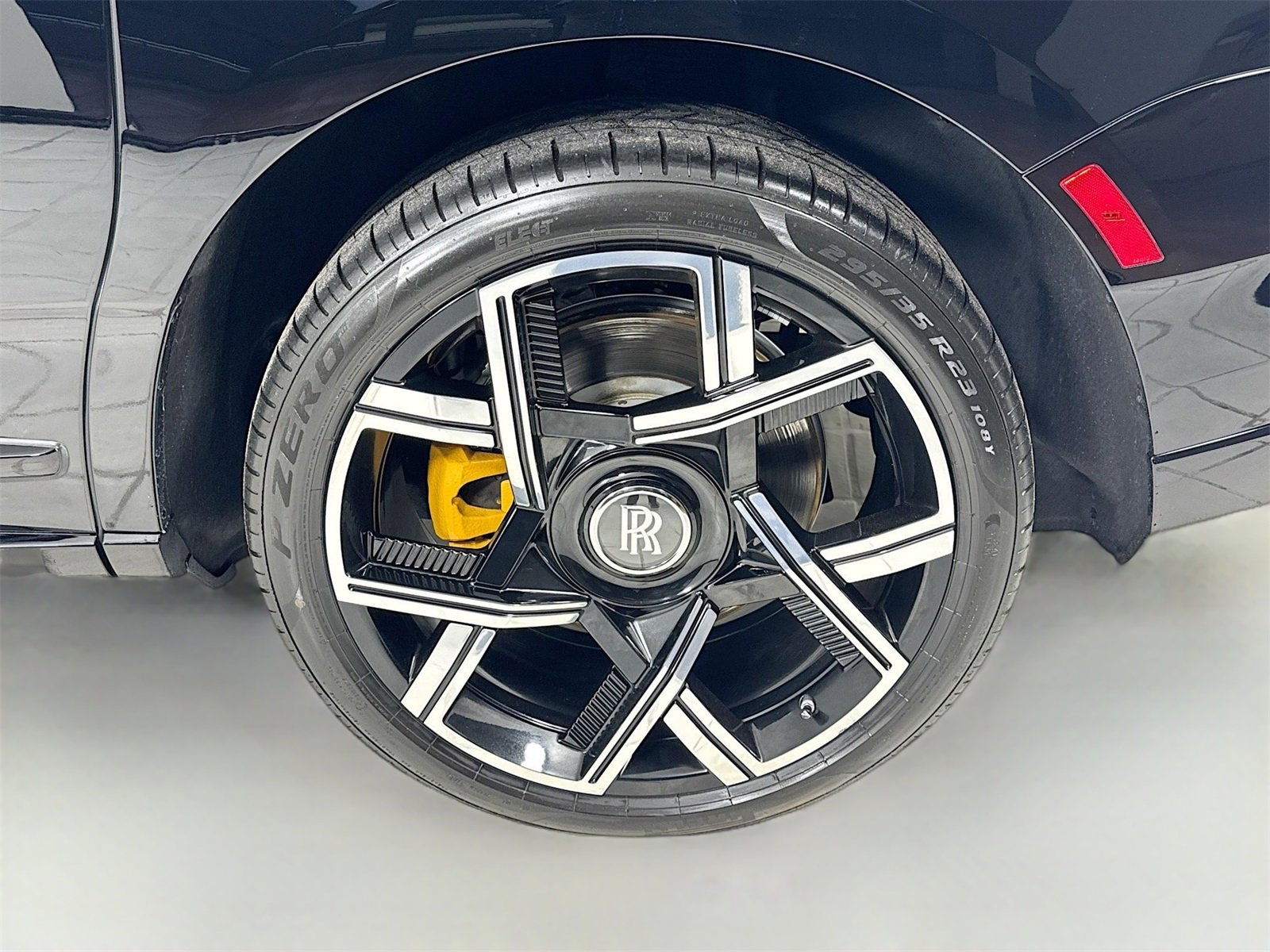 Used 2025 Rolls-Royce Cullinan Black Badge image 10