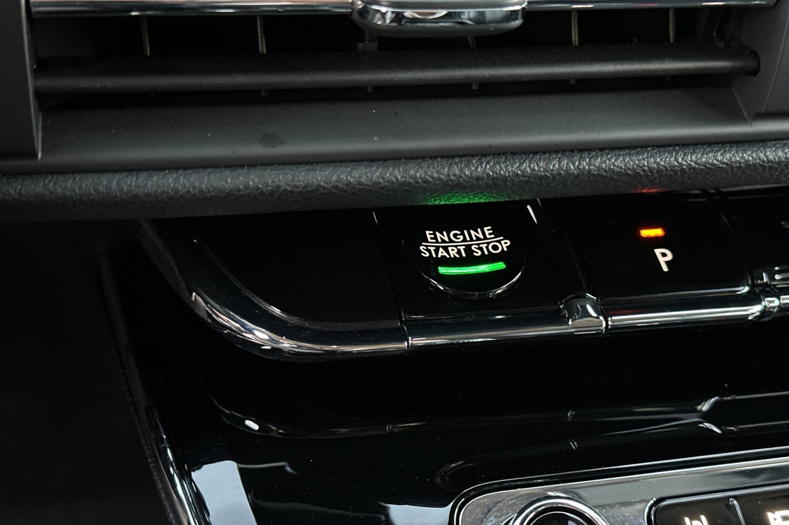 Used 2023 Lincoln Corsair FWD w/ Equipment Group 101A image 22