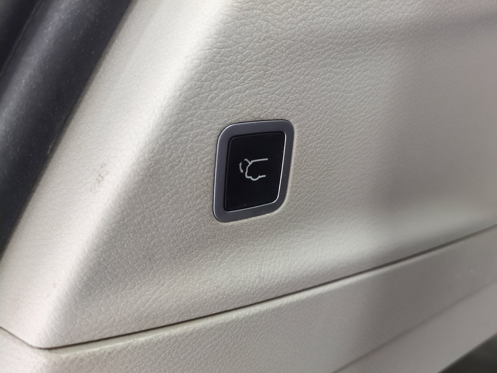 Used 2018 Chrysler Pacifica Touring-L FWD image 15