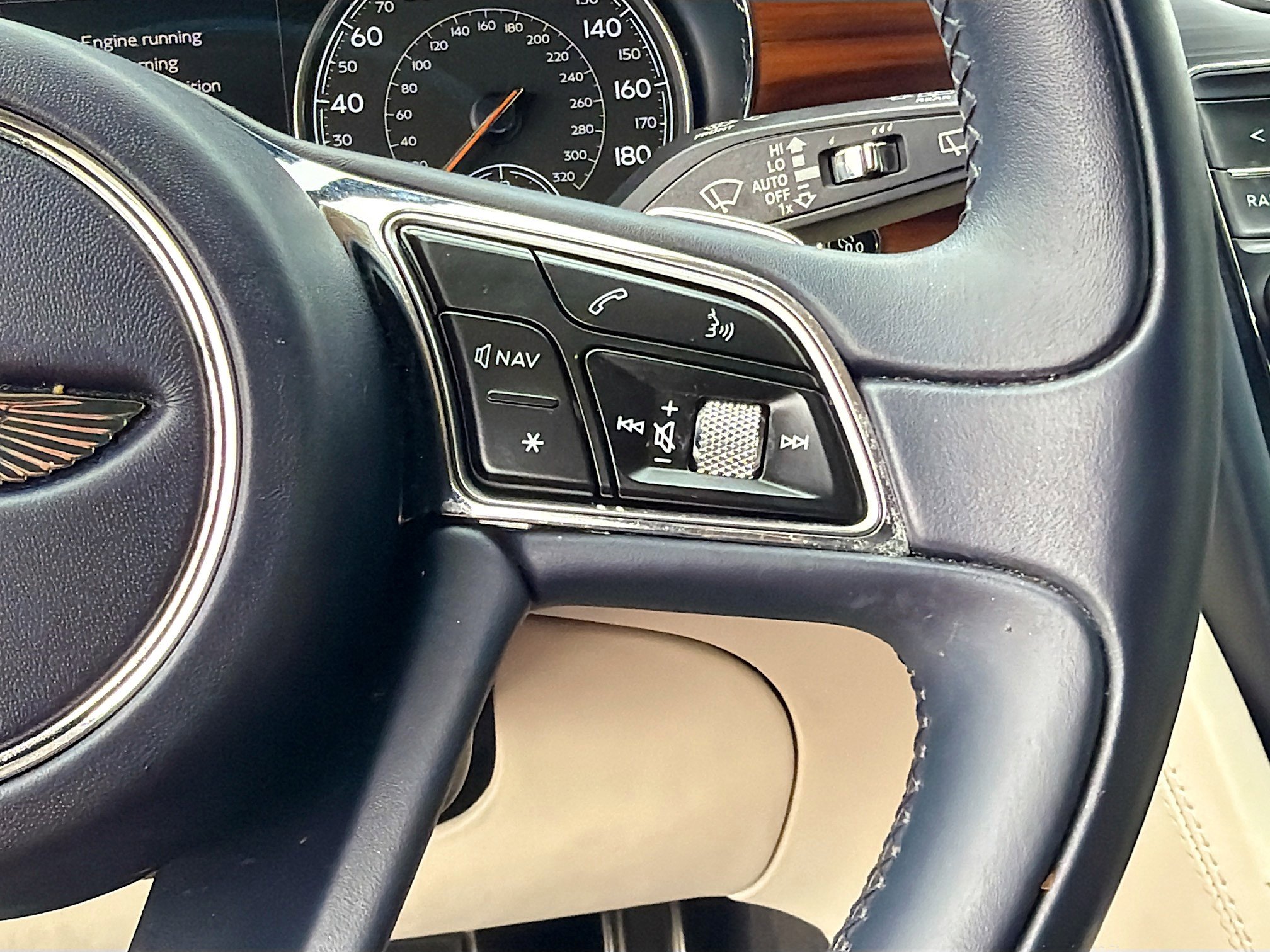 Used 2019 Bentley Bentayga image 37