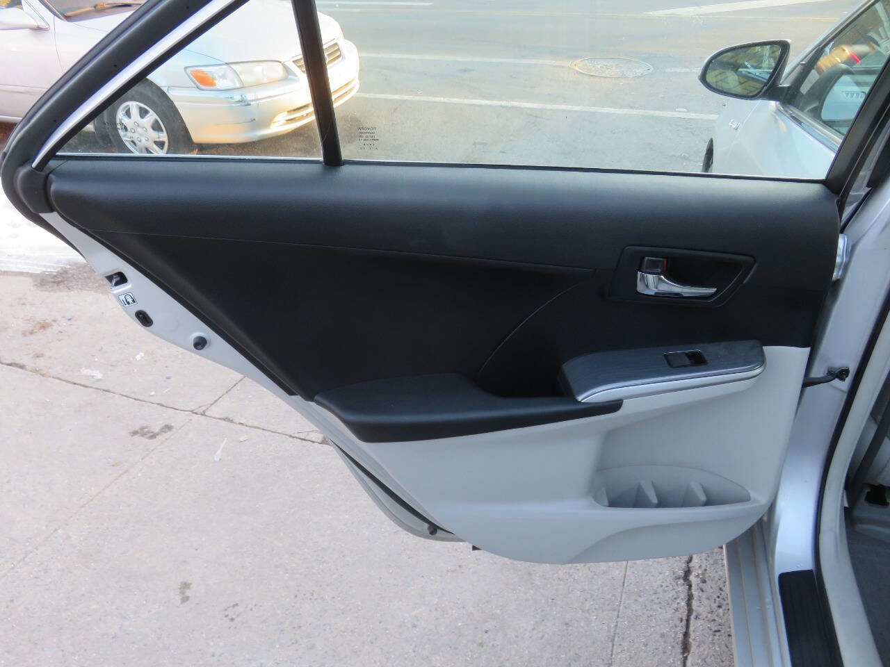 Used 2012 Toyota Camry LE image 26