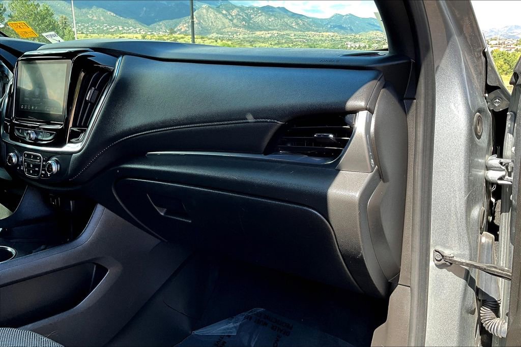 Used 2023 Chevrolet Traverse LT image 16