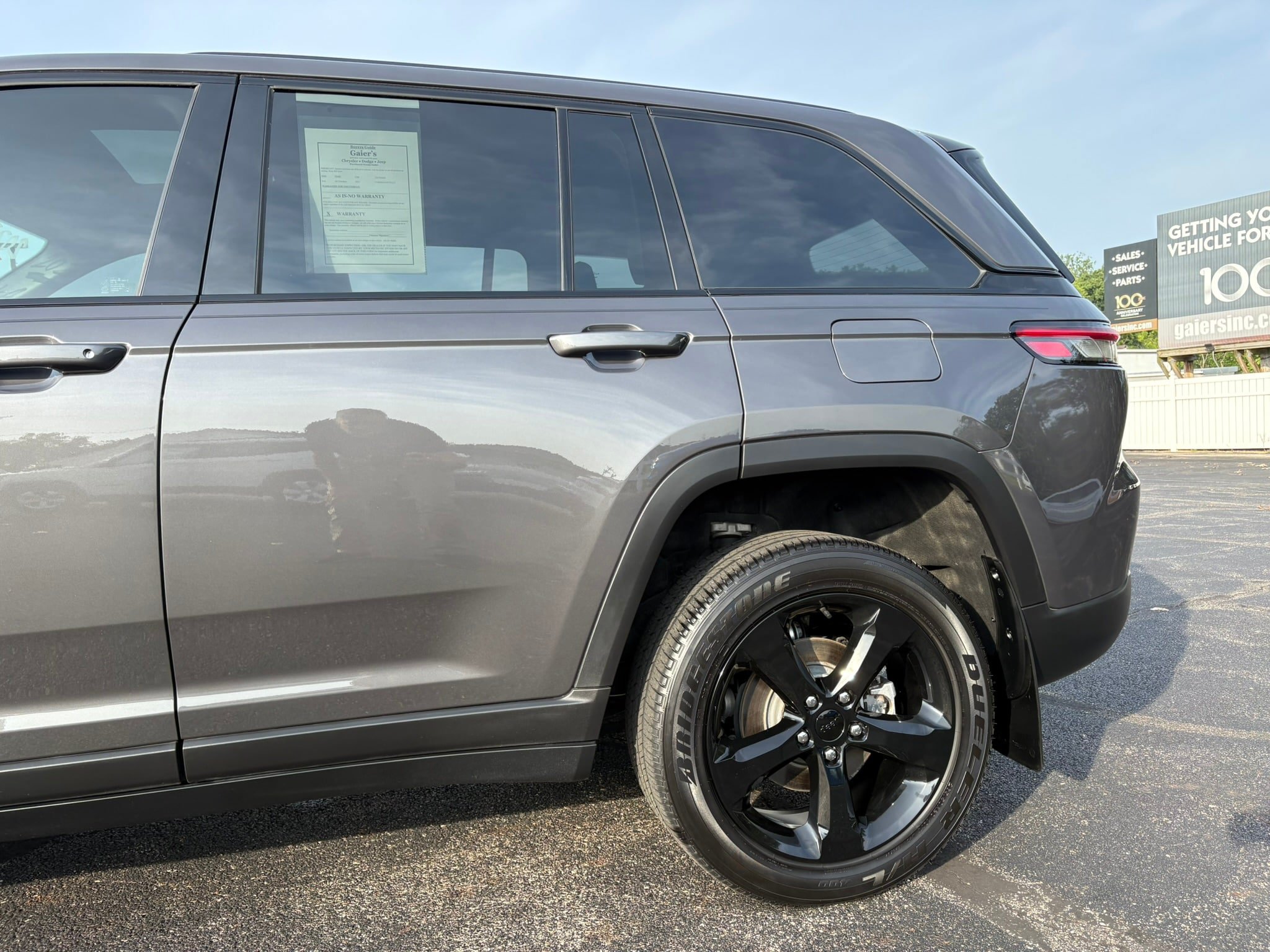 Used 2023 Jeep Grand Cherokee Altitude AWD/4WD image 7