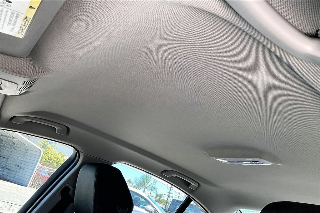 Used 2018 BMW 320i Sedan RWD image 12