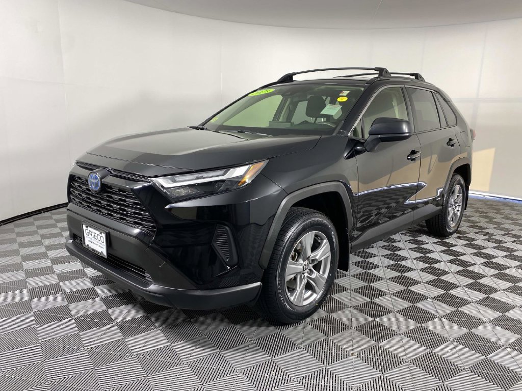 Used 2023 Toyota RAV4 LE AWD/4WD image 4