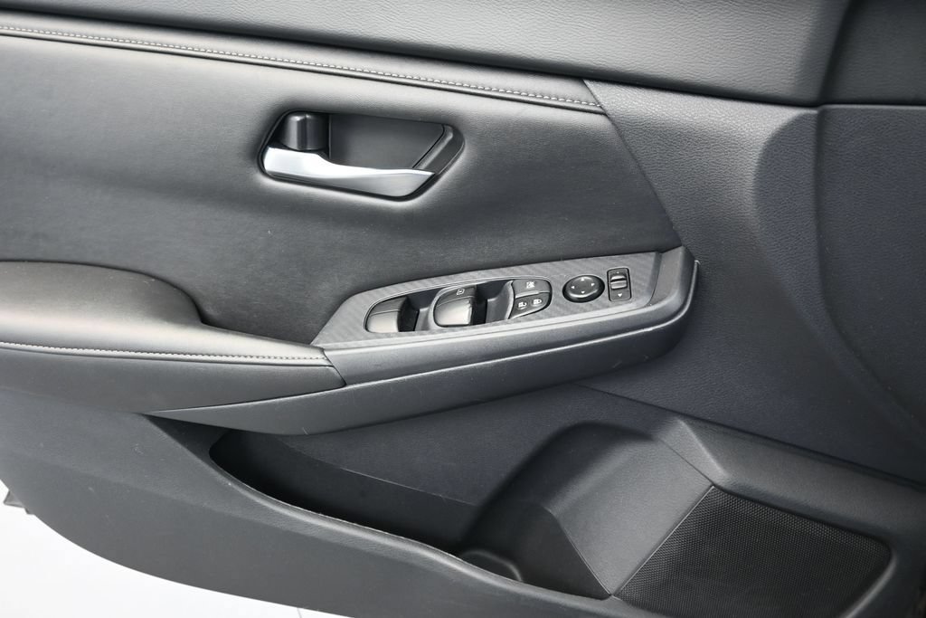 Used 2024 Nissan Sentra SV FWD image 14