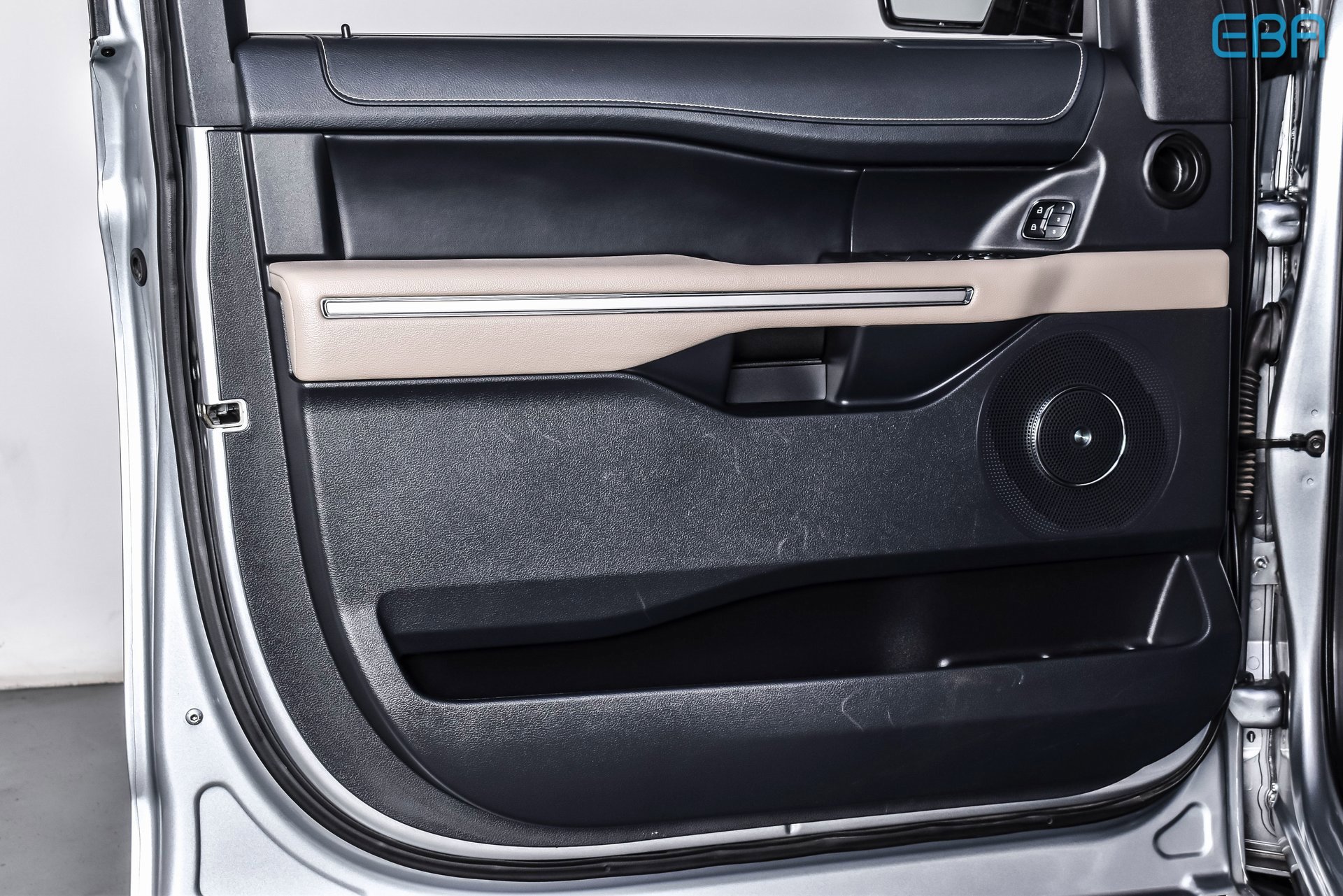 Used 2024 Ford Expedition Limited image 16