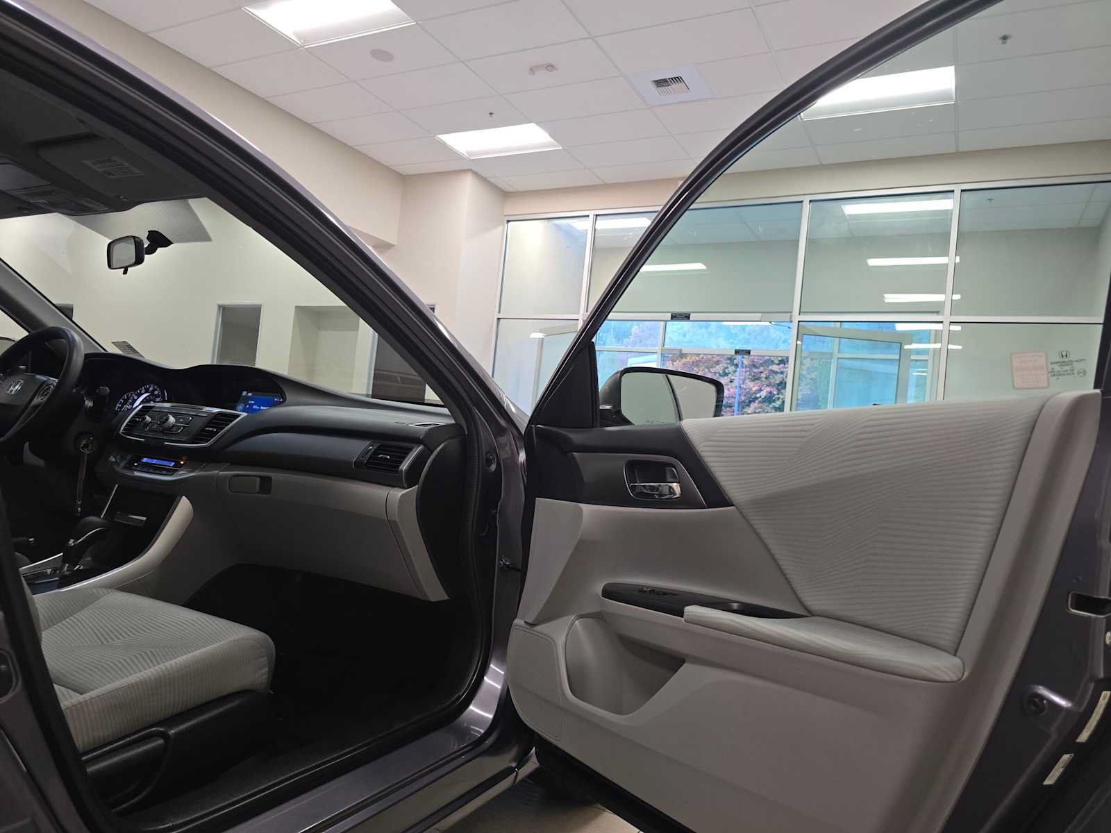 Used 2014 Honda Accord LX image 28