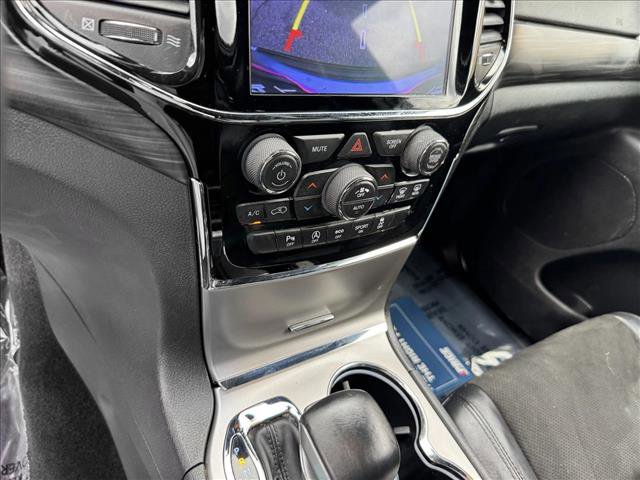 Used 2019 Jeep Grand Cherokee Laredo w/ Laredo X Package RWD image 15