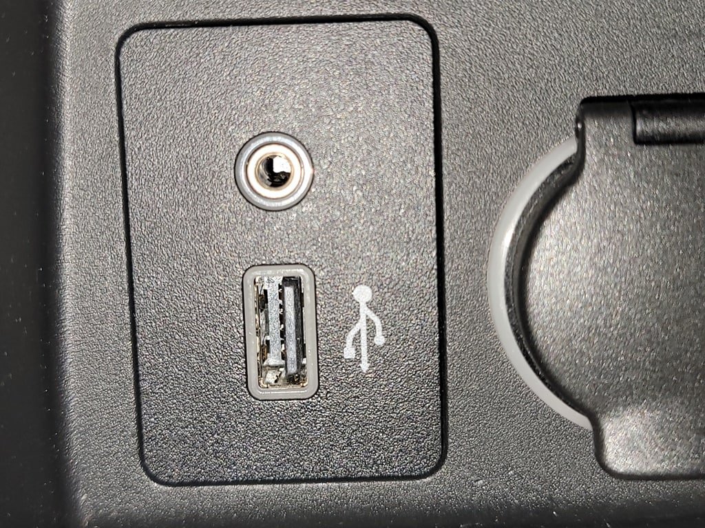 Used 2022 Nissan Kicks S FWD image 23