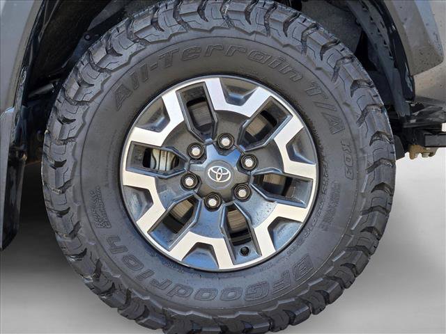 Used 2022 Toyota Tacoma TRD Off-Road AWD/4WD image 21