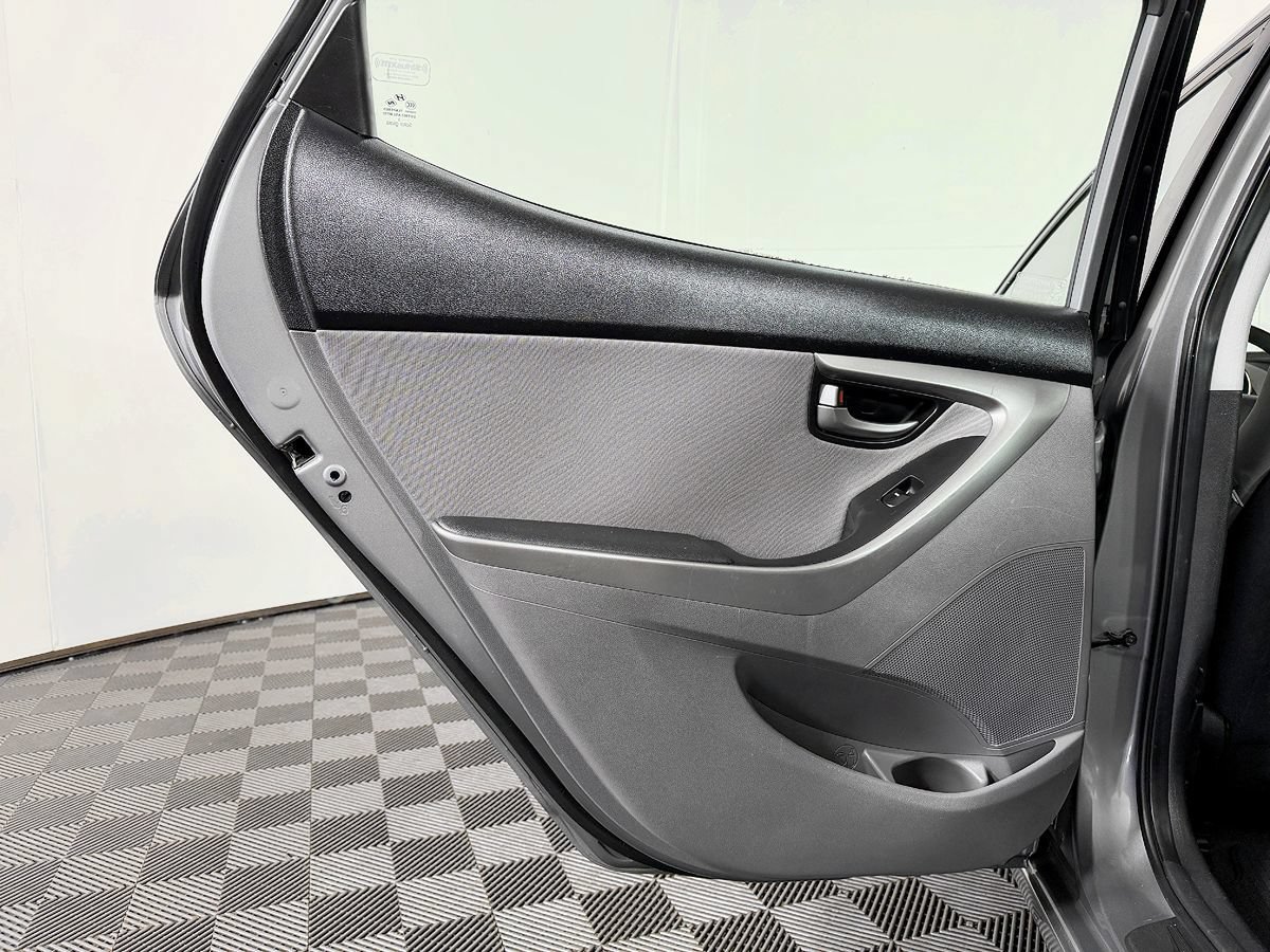 Used 2013 Hyundai Elantra GLS w/ Preferred Pkg FWD image 30