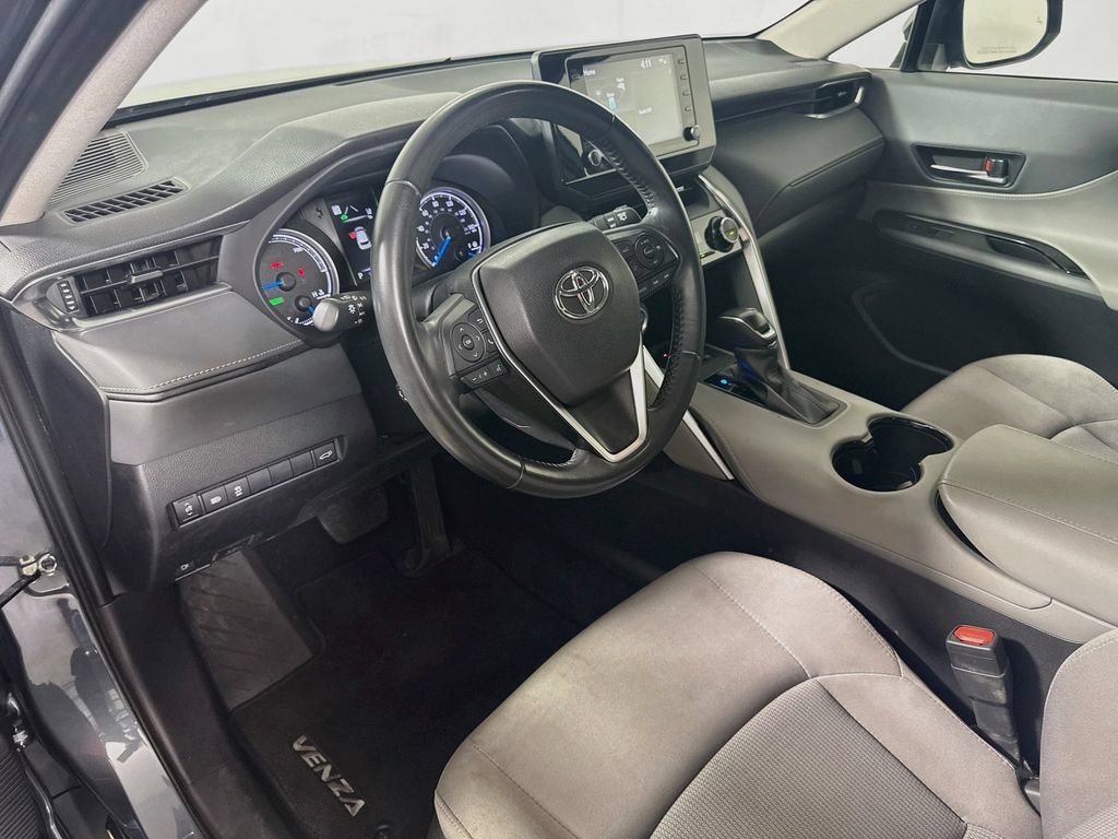 Certified 2021 Toyota Venza LE w/ Carpet Mat Package (TMS) AWD/4WD image 9