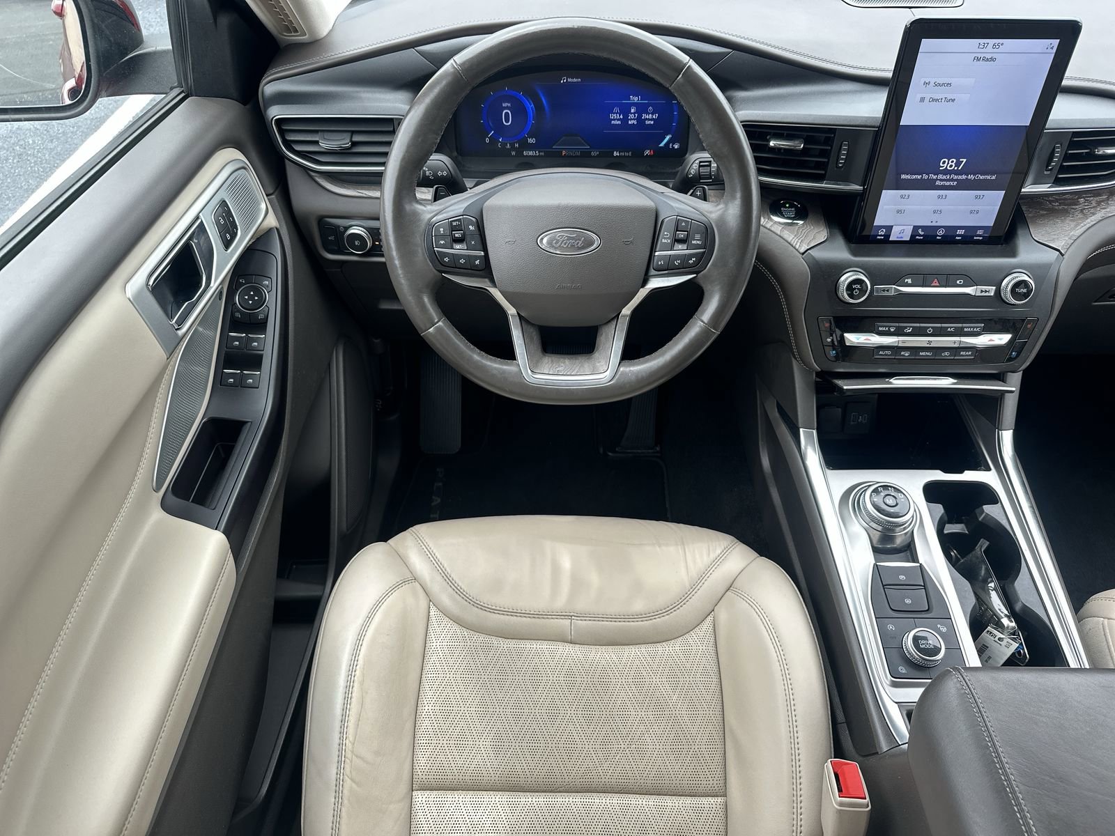 Used 2020 Ford Explorer Platinum w/ Premium Technology Package AWD/4WD image 17