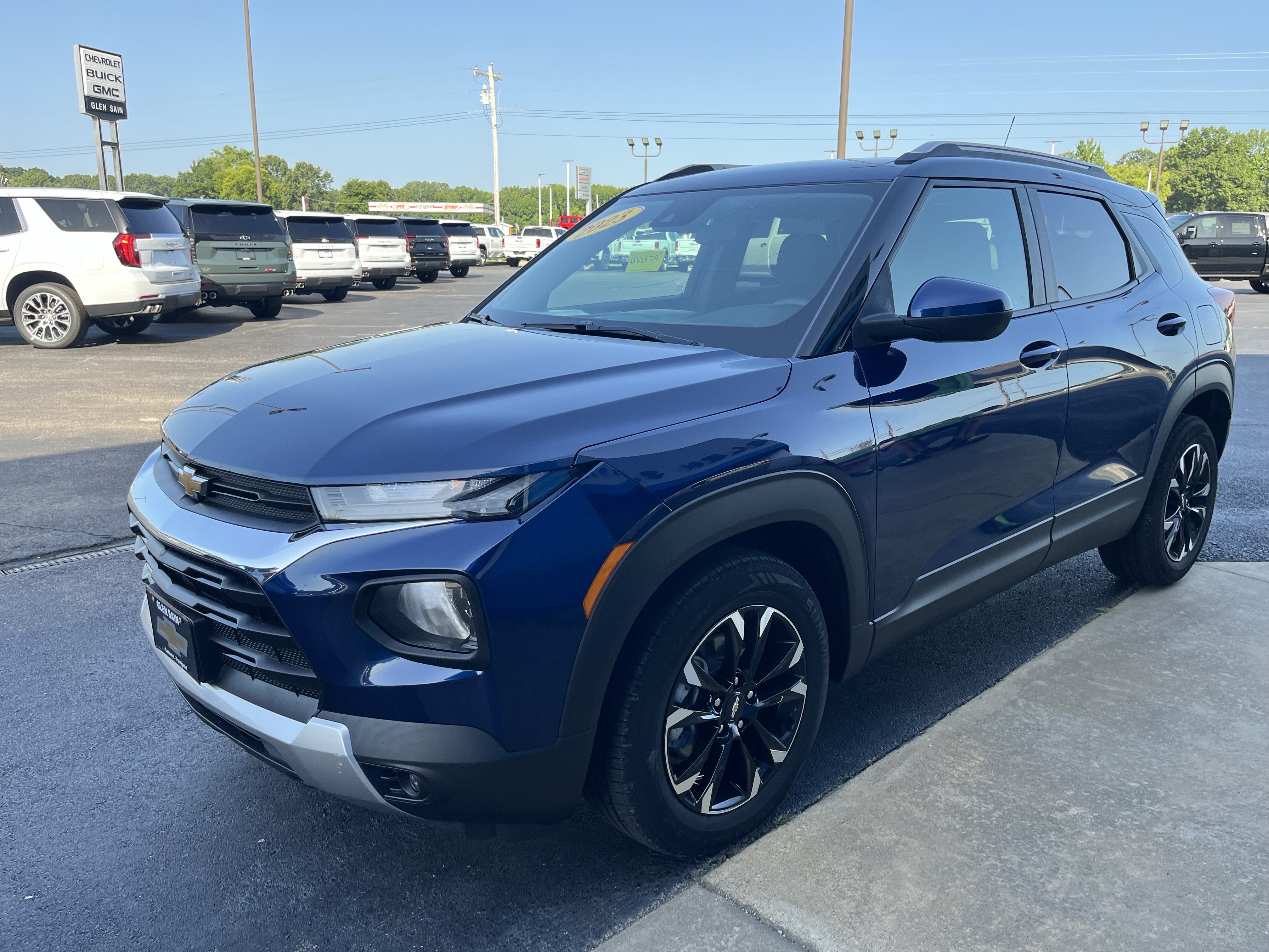 Used 2023 Chevrolet TrailBlazer LT FWD image 1