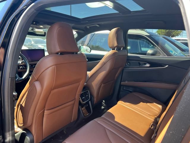Used 2023 Lincoln Nautilus Reserve w/ Monochromatic Package AWD/4WD image 9