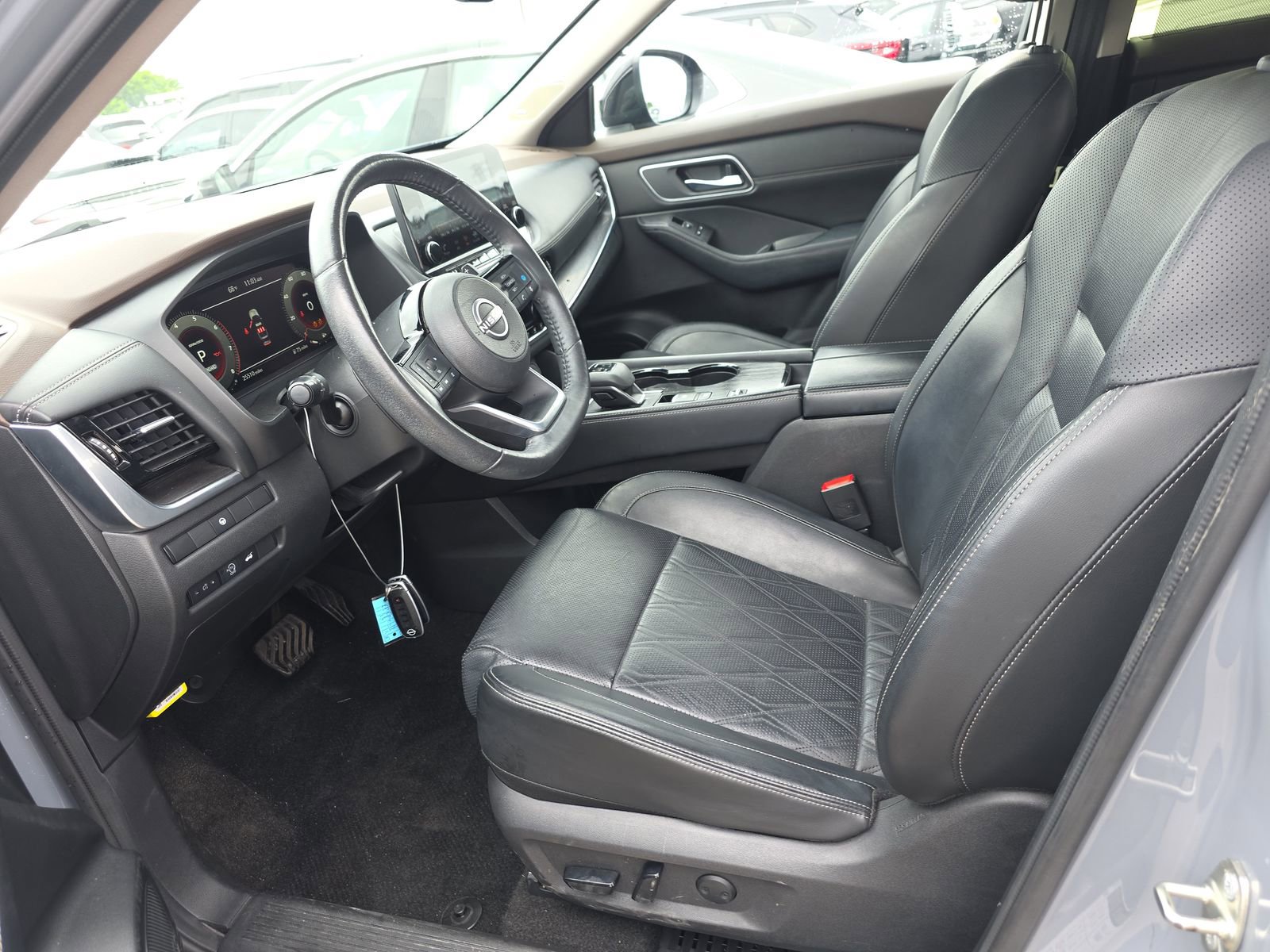 Used 2023 Nissan Rogue Platinum FWD image 10