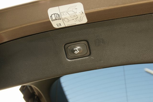 Used 2019 Ford Edge Titanium image 30