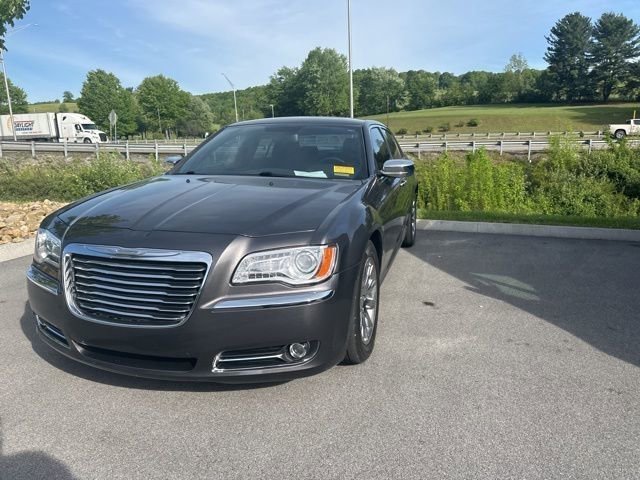Used 2013 Chrysler 300 C RWD image 5
