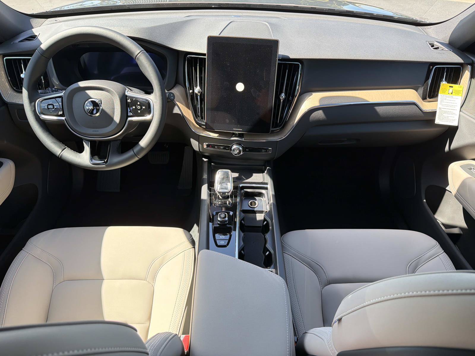 New 2027 Volvo XC60 B5 Core AWD/4WD image 7
