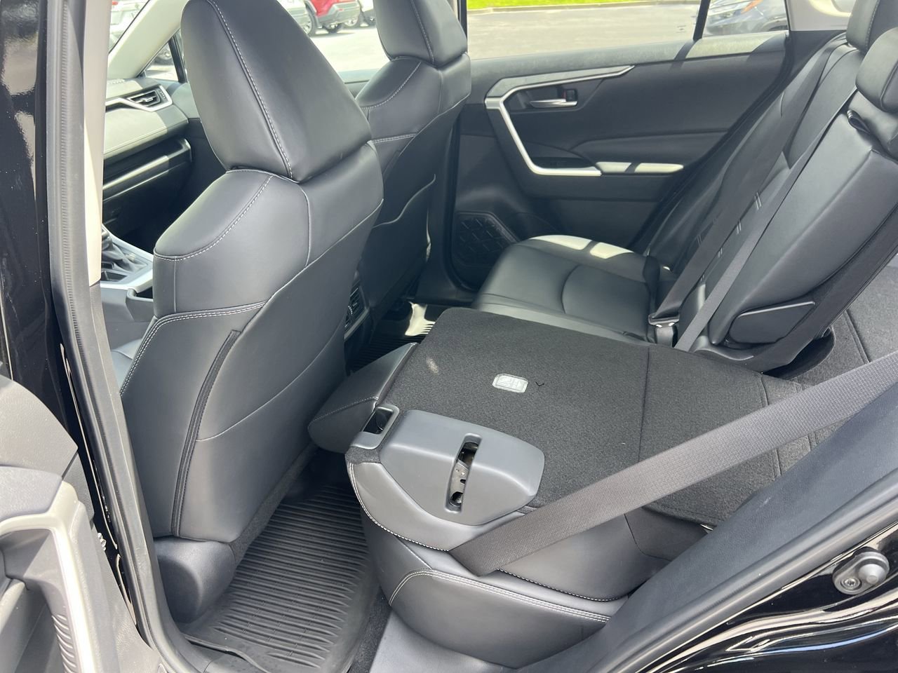 Used 2025 Toyota RAV4 XLE Premium FWD image 32
