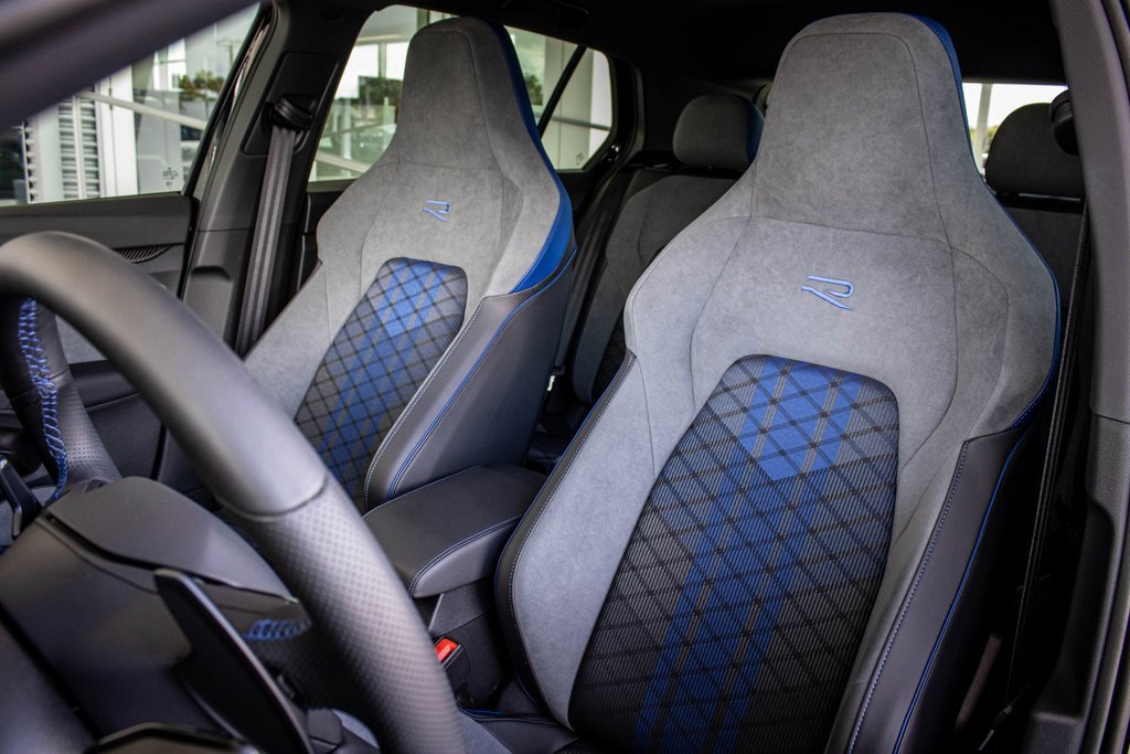 Used 2025 Volkswagen Golf R Black Edition image 28