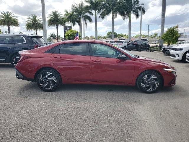 Certified 2025 Hyundai Elantra Sport image 4