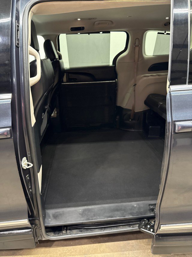 Used 2020 Chrysler Pacifica Touring-L image 37