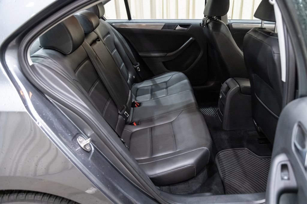 Used 2018 Volkswagen Jetta SE FWD image 12