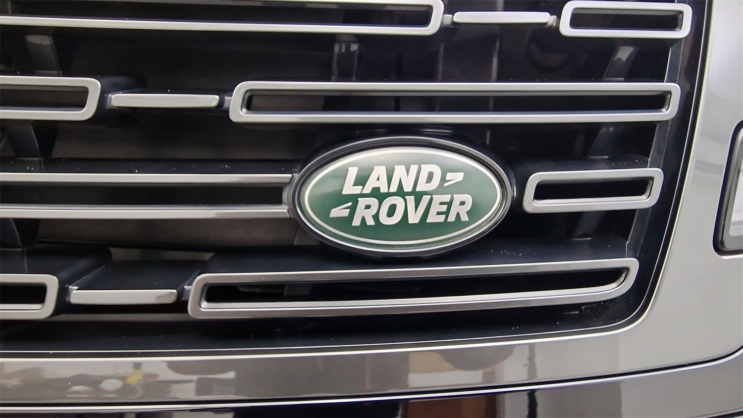 Used 2025 Land Rover Range Rover SE image 11