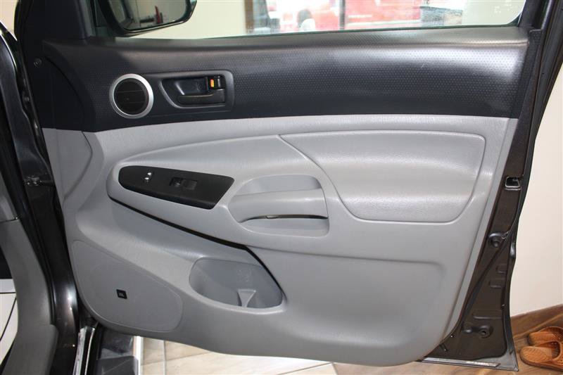 Used 2013 Toyota Tacoma 4x4 Double Cab w/ Limited Pkg image 25