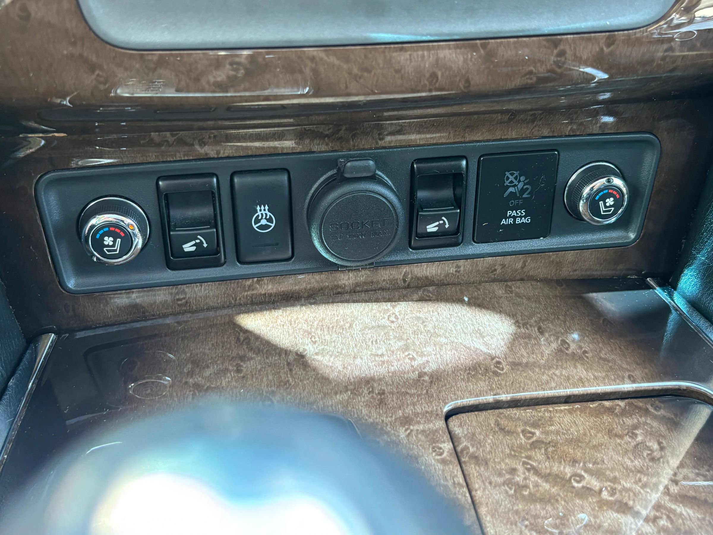 Used 2012 INFINITI QX56 4WD w/ Deluxe Touring Pkg image 26