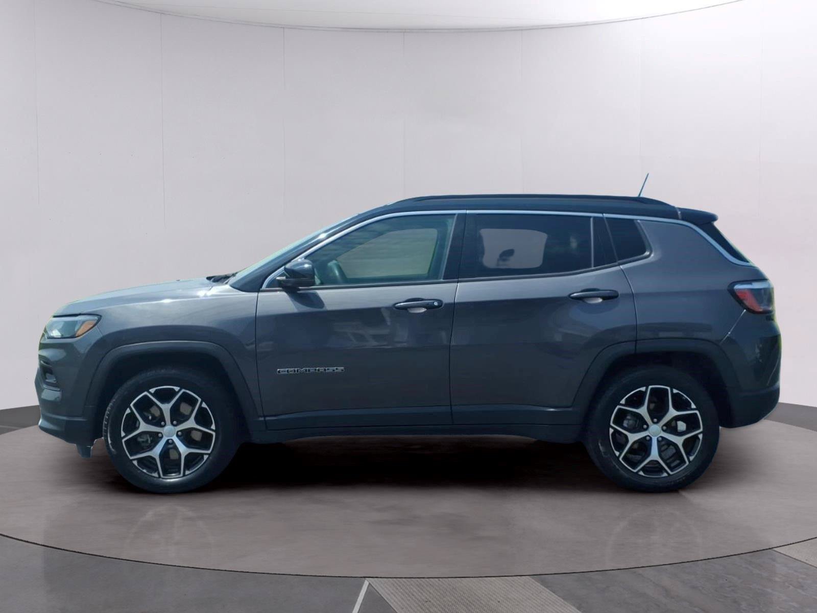 Used 2024 Jeep Compass Limited AWD/4WD image 3