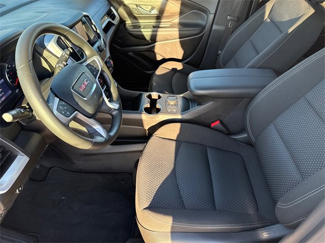 Used 2024 GMC Terrain SLE w/ Driver Convenience Package image 19
