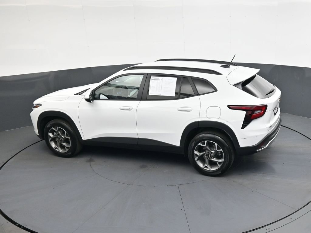 Used 2025 Chevrolet Trax LT image 28