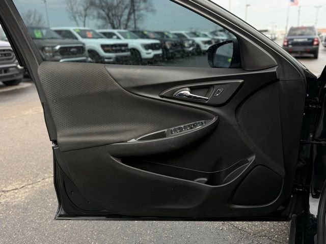 Used 2025 Chevrolet Malibu LS image 17