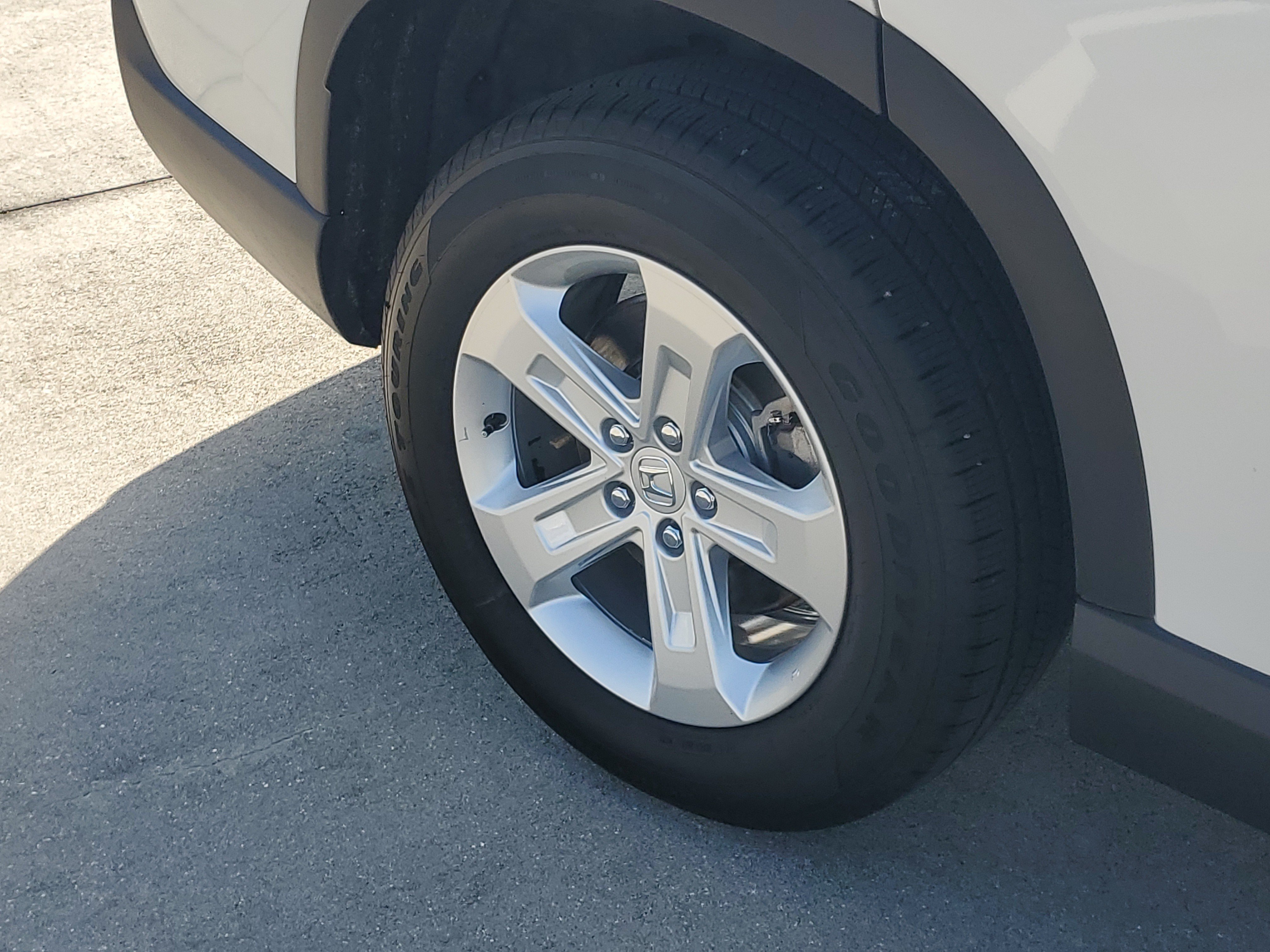 Used 2023 Honda Pilot LX image 8