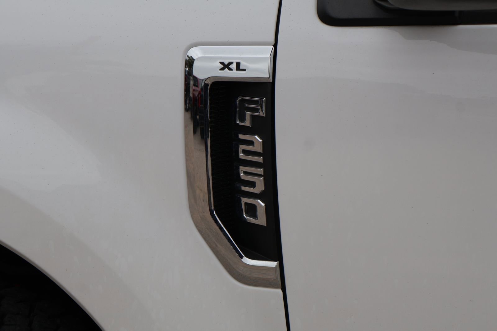 Used 2022 Ford F250 XL w/ Power Equipment Group AWD/4WD image 4