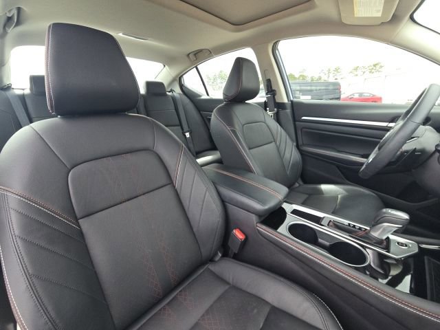 Used 2024 Nissan Altima 2.5 SR w/ SR Premium Package image 18