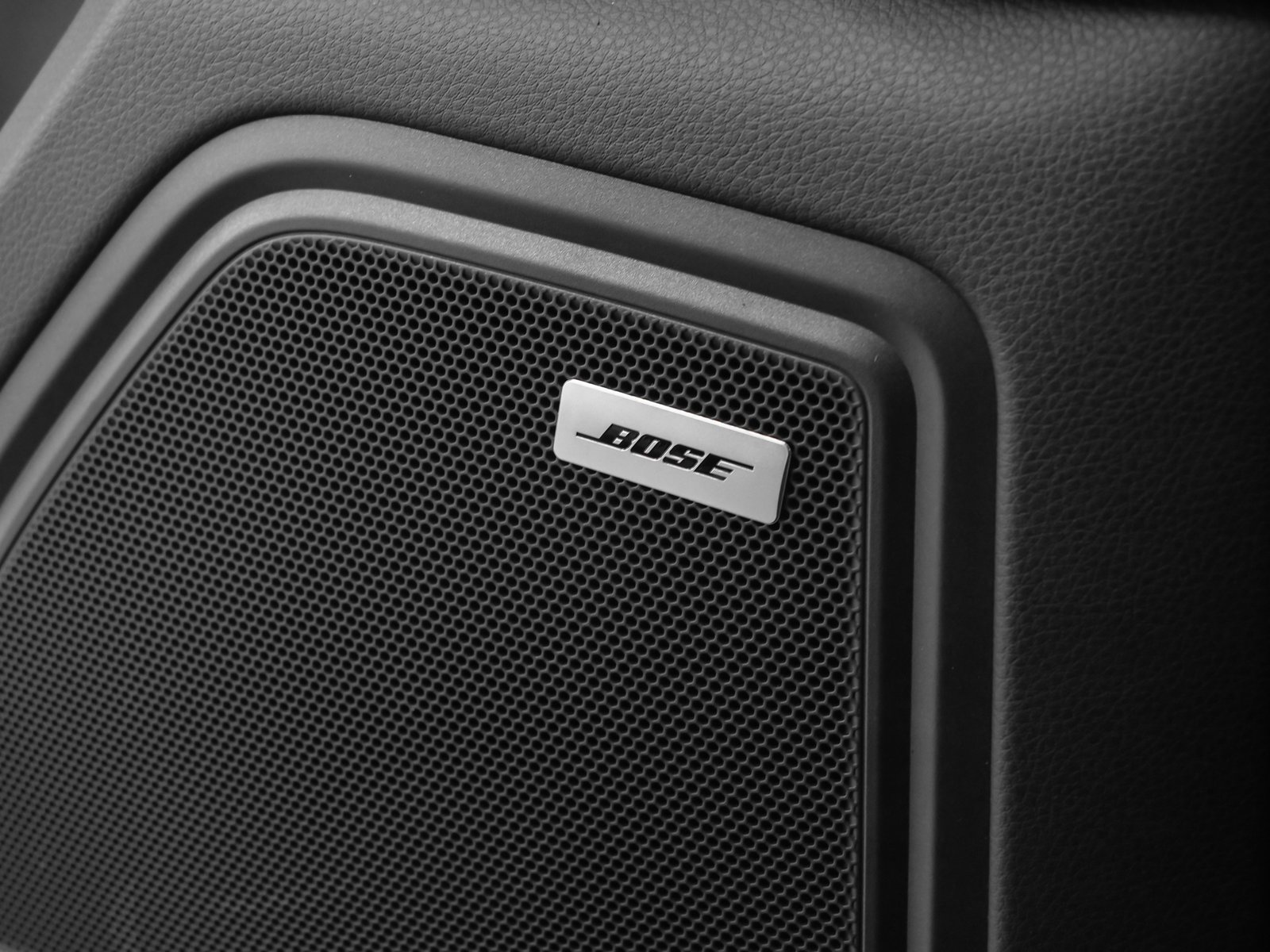 Certified 2025 Porsche Macan image 37