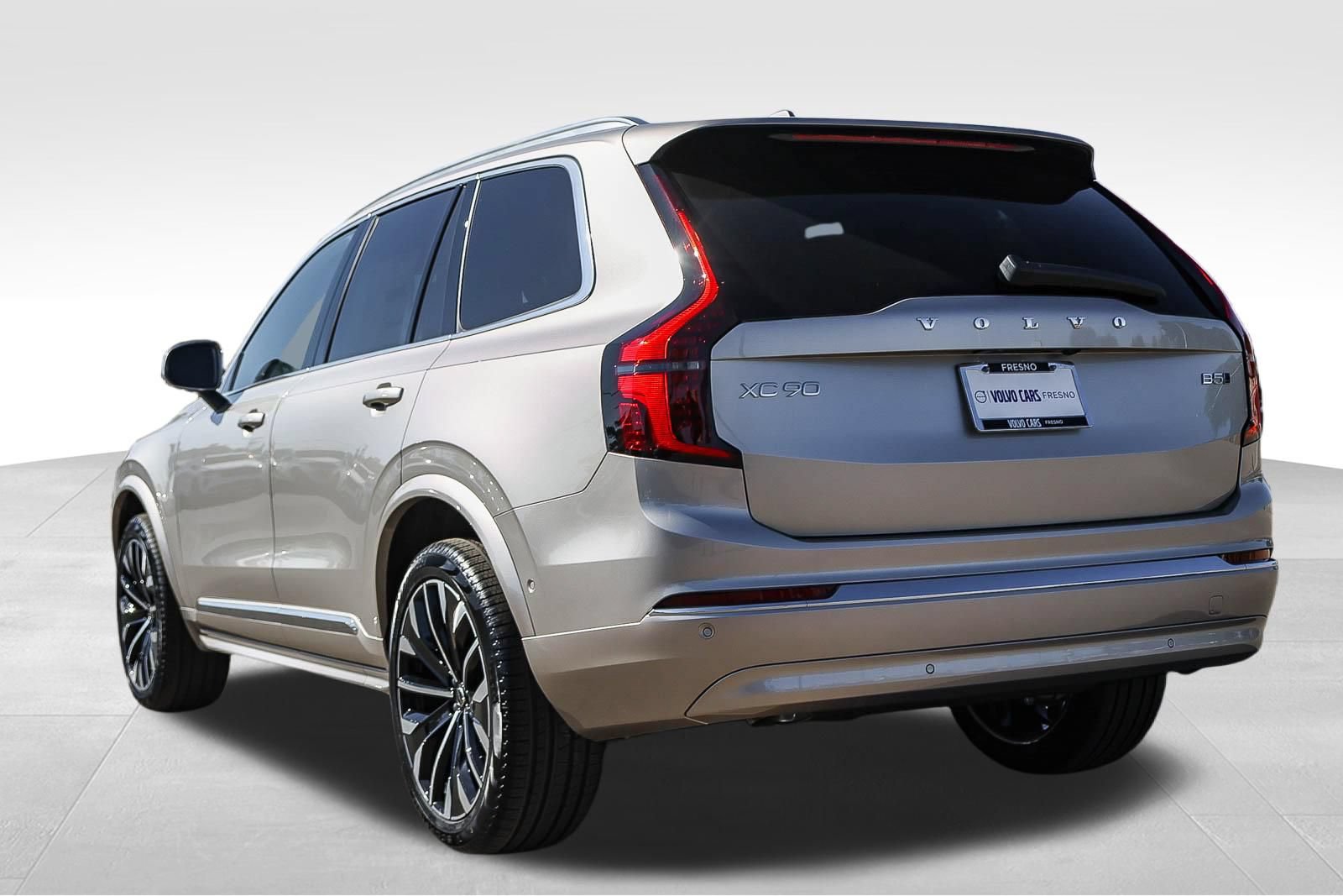 New 2026 Volvo XC90 B5 Plus w/ Protection Package AWD/4WD image 7