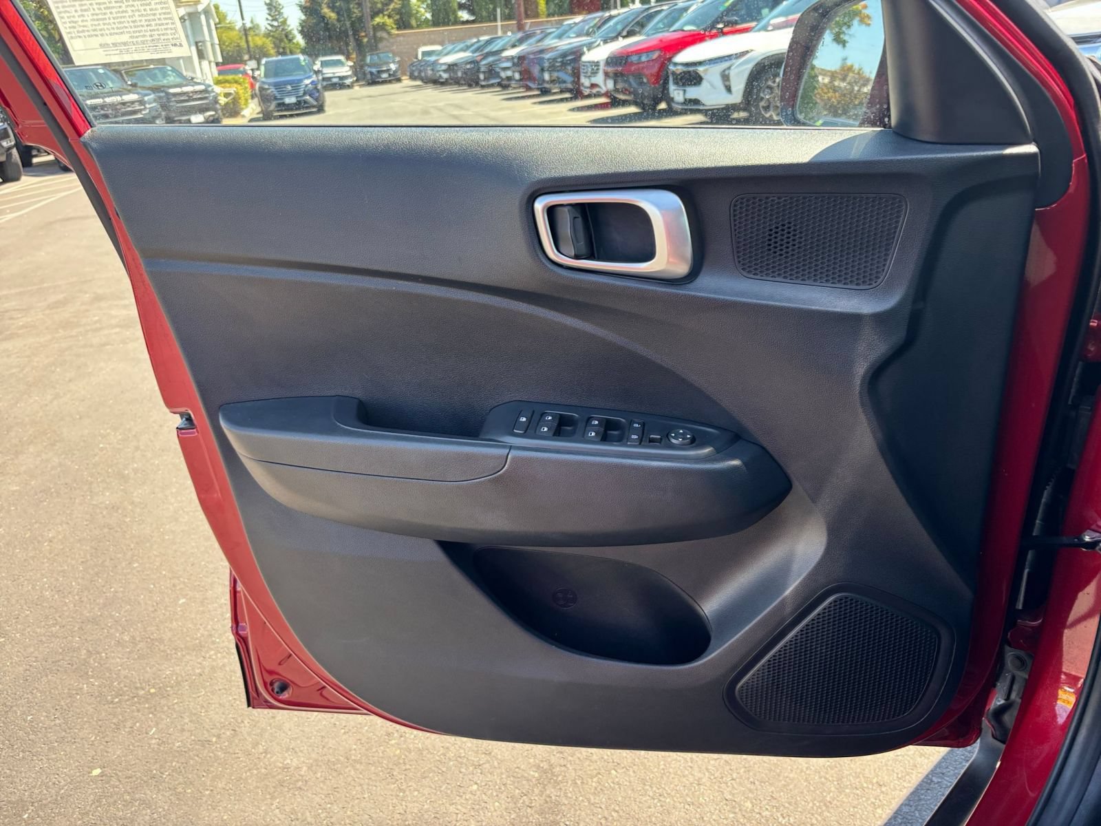 Used 2025 Hyundai Venue SEL FWD image 18
