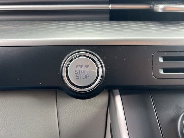 Used 2024 Kia Carnival LX FWD image 21