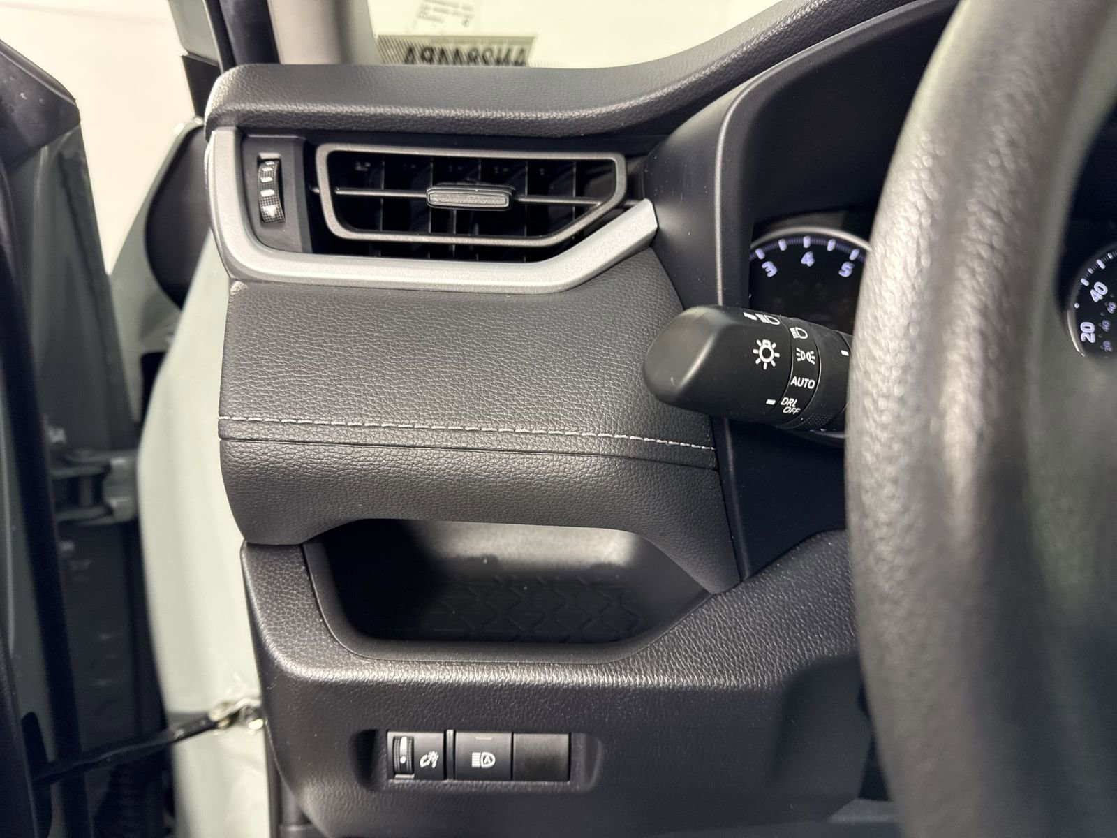 Used 2021 Toyota RAV4 XLE AWD/4WD image 13