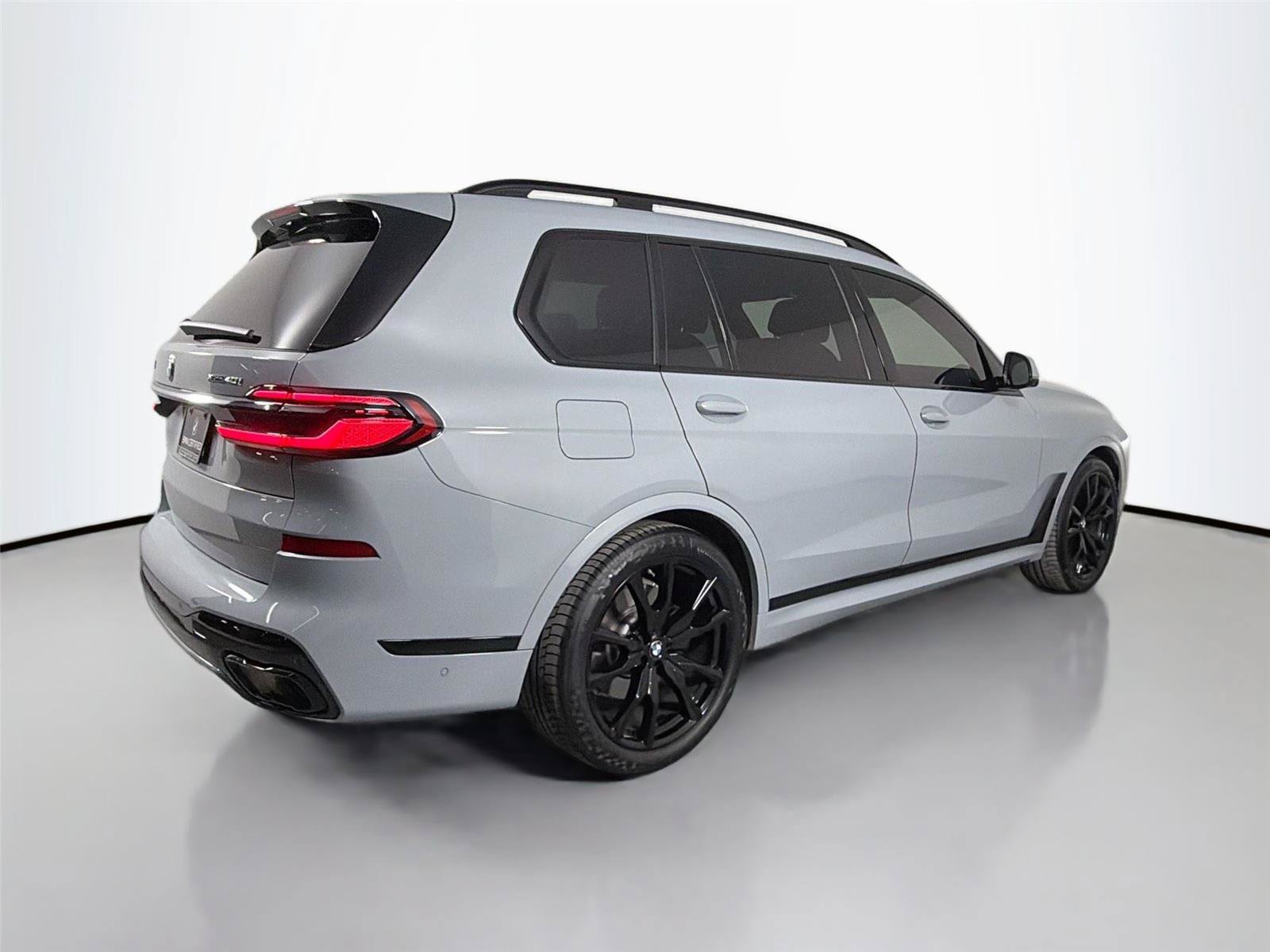 Certified 2026 BMW X7 xDrive40i w/ M Sport Package AWD/4WD image 5
