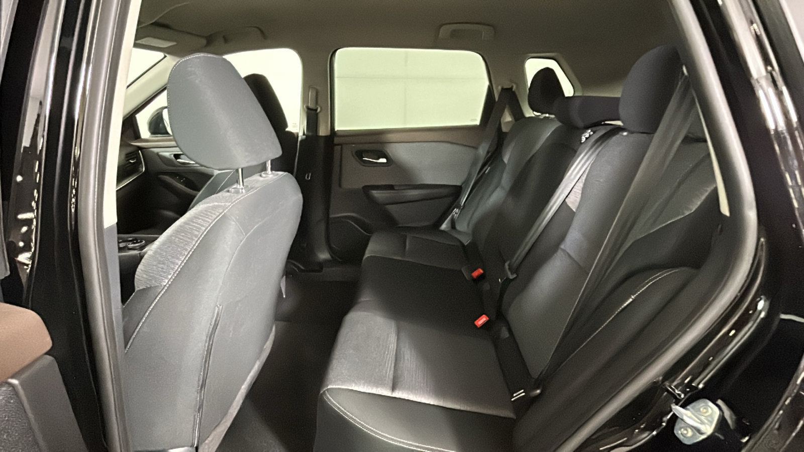 Used 2023 Nissan Rogue SV AWD/4WD image 31