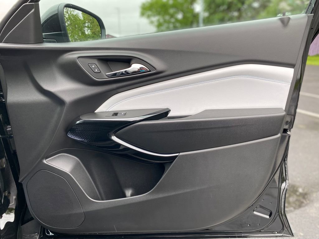 New 2026 Chevrolet Trax LT w/ LT Convenience Package FWD image 9