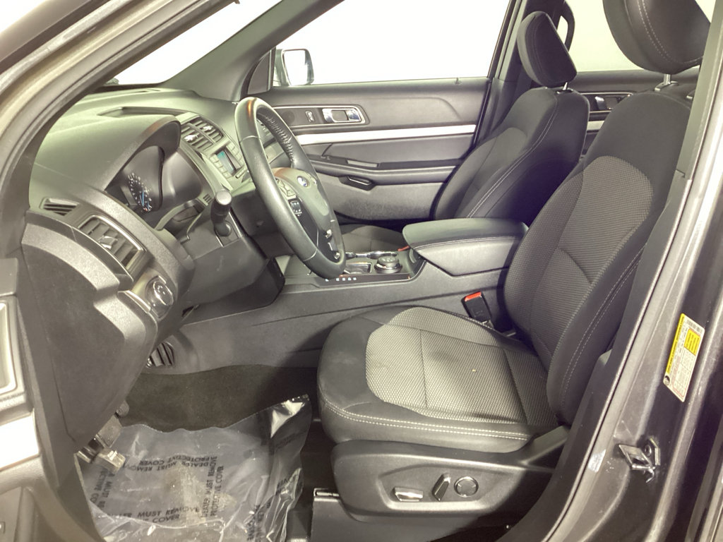 Used 2018 Ford Explorer XLT AWD/4WD image 17
