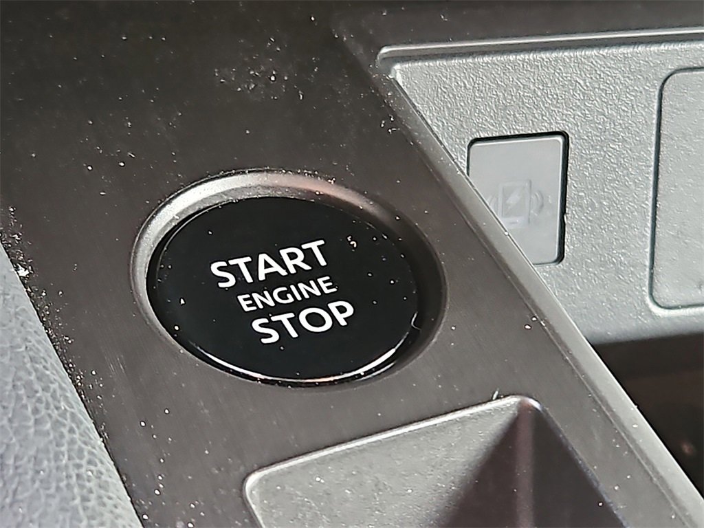 Certified 2025 Nissan Kicks SR w/ Illumination Package image 17