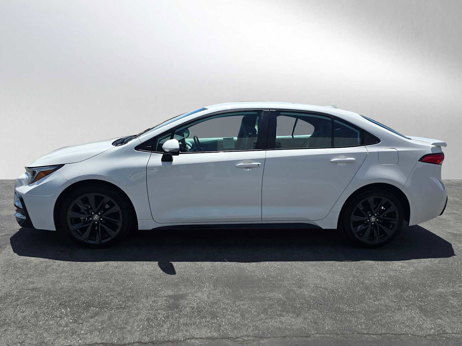 Used 2023 Toyota Corolla SE FWD image 6